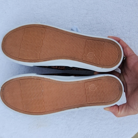 Isaac Mizrahi Women's Size 8 Canvas Lace Shoes Pumpkins Bats Skulls - Picture 6 of 7